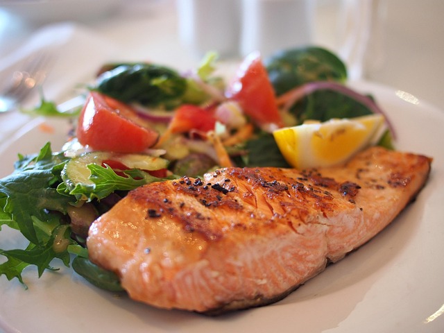 Omega-3 mastné kyseliny v těhotenství a kojení: potrava pro mozek maminky i miminka